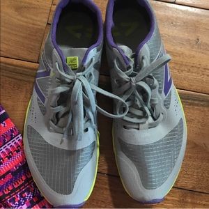 New Balance tennis shoes